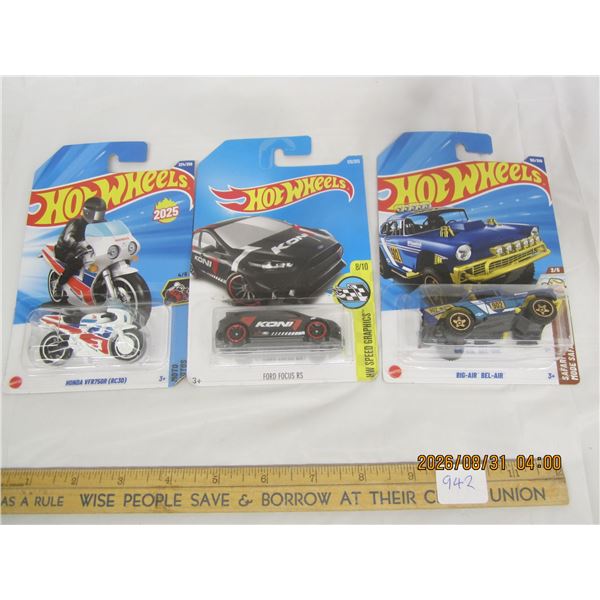 942. Lot of 3 Vintage Hot Wheels Sealed