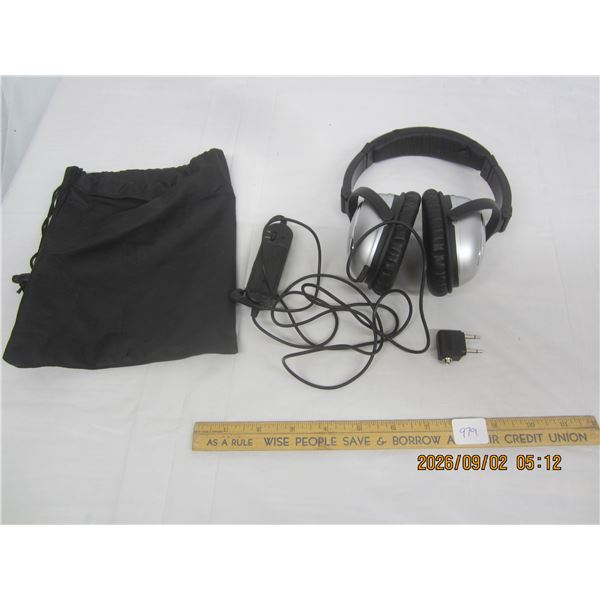 979. Maxwell Quality Headphones