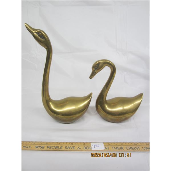 994. 2 Vintage Solid Brass Swans in Great Condition.