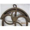 Image 3 : 1020.  Large Antique Cast Iron Well Pulley