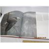 Image 7 : 1027. Robert Bateman Book an Artist in Nature Autographed in Good Condition