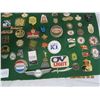 Image 4 : 1042. Collection of Vintage Buttons and Pin Backs