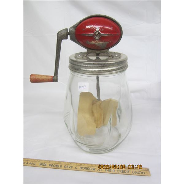 1047. Antique No. 4 Daisy Butter Churn Good Condition