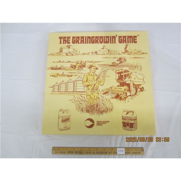 1048. 1982 The Grain Growin' Game Complete in Good Condition Rare Item Looks Like It's Never Been Pl