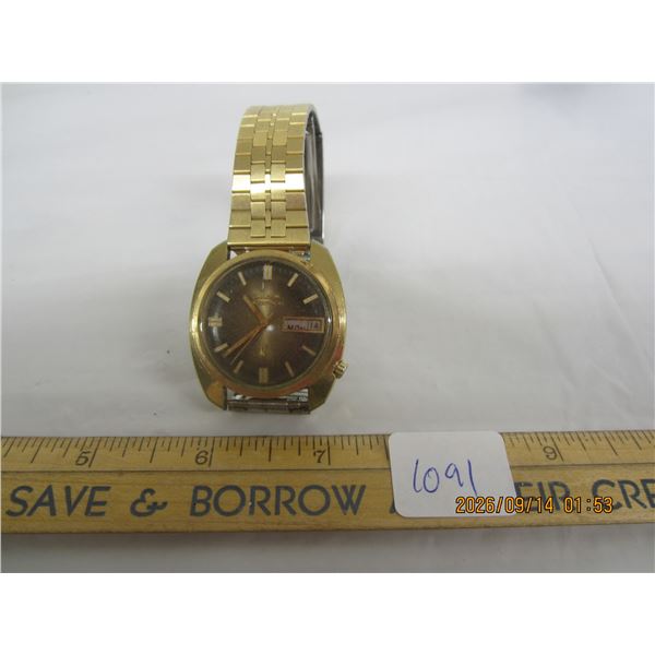 1091. Vintage Bulova Accutron Wristwatch in Gold with Day and Month