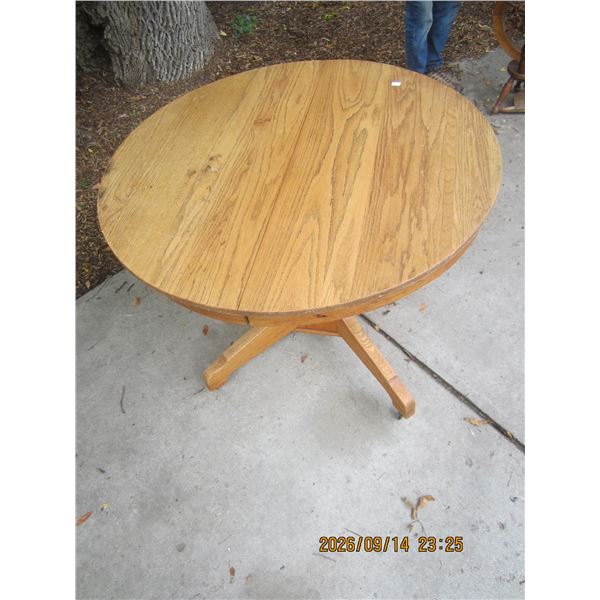 1103. Antique Round Oak Table with Base