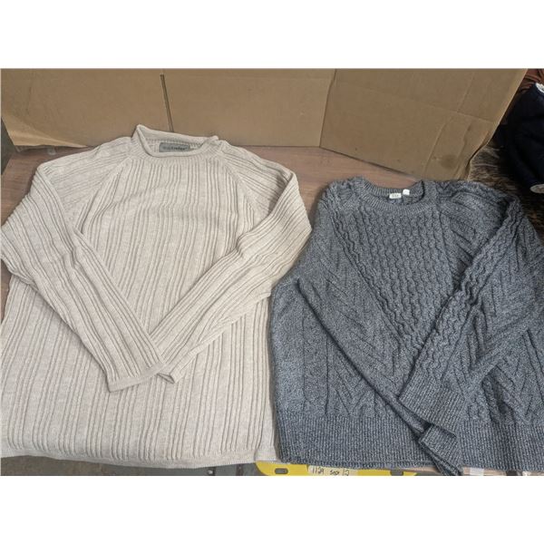 (2) Men’s Sweaters – Quckreflex (L), Gap (XL)
