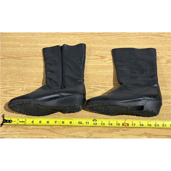 Ladies Leather Naturelizer Boots – Size 7.5