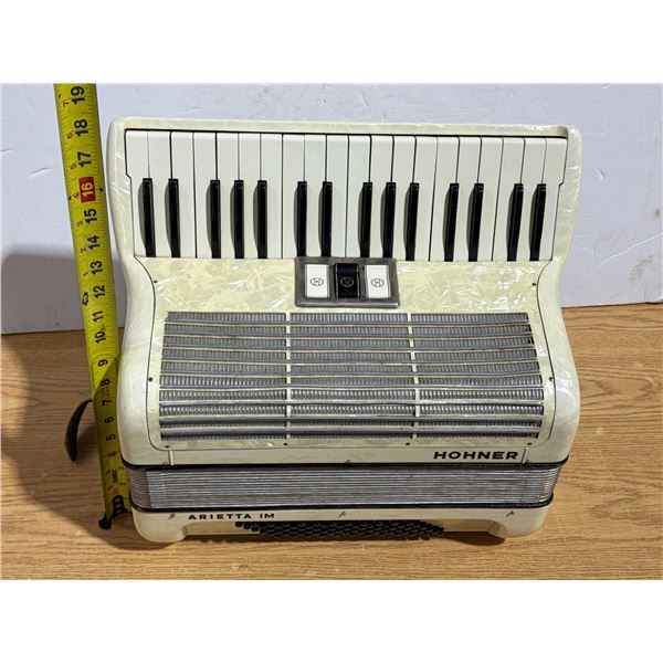 Vintage Hohner Arietta IM Accordion – No Case