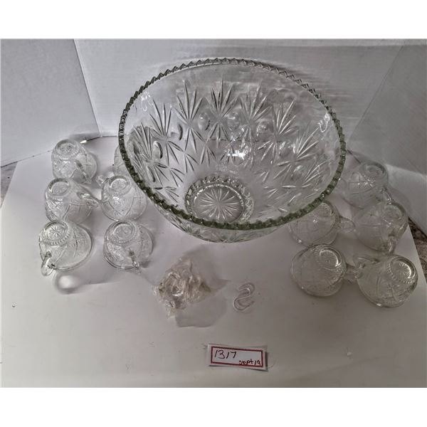 Punch Bowl w/ 12 cups and Clips