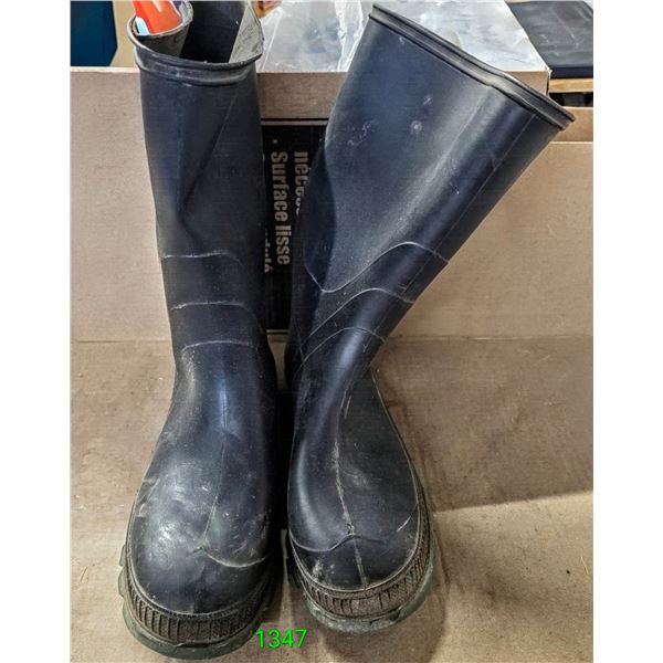 Rubber Boots  (Women’s Size 8)