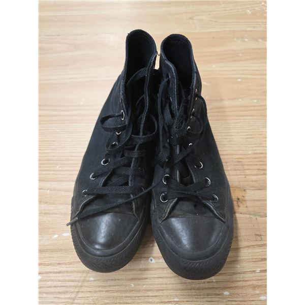 Black Converse – Men Size 5 / Women’s Size 7