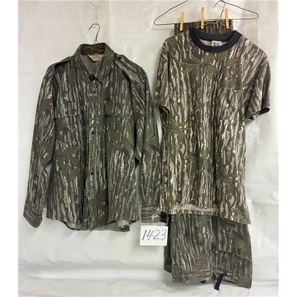 Camo Lot - Realtree Shirt, T-Shirt (Large), 38” Pants