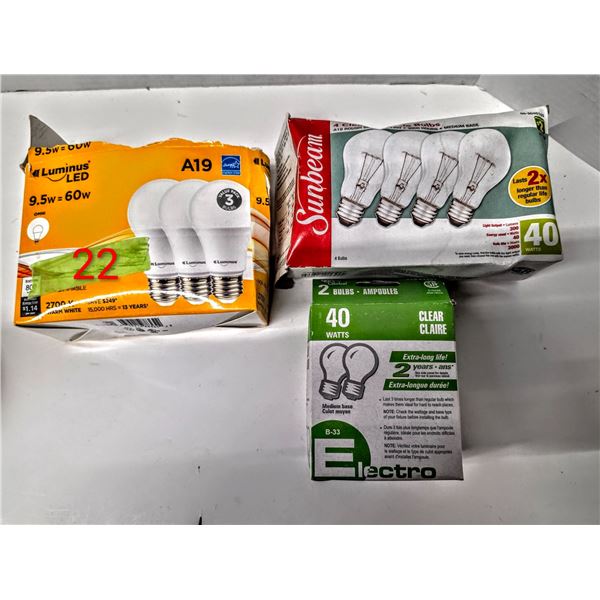 Lot of Assorted Lightbulbs