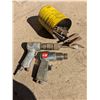 Image 1 : 2 air chisels with extra chisels