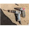 Image 3 : 2 air chisels with extra chisels