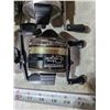 Image 2 : (8) Zebco Closed-Style Fishing Reels