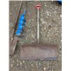 Image 2 : Ice Auger, Snow Shovel, Square Shovel