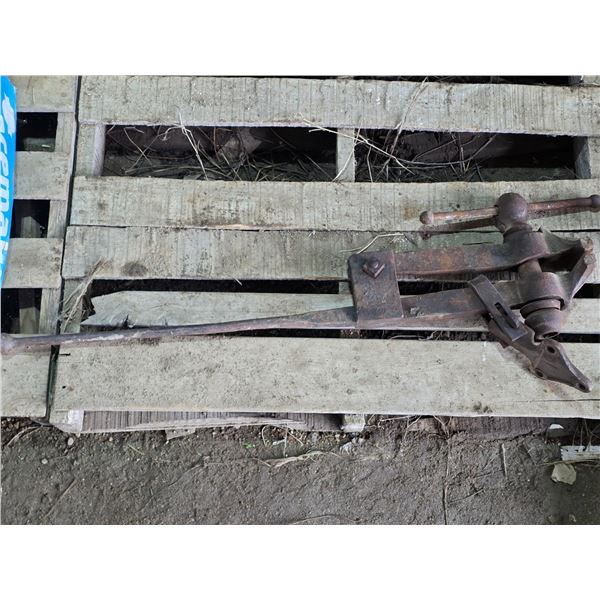 Antique leg vise- no spring- no bend