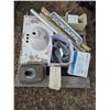 Image 1 : Pallet of misc items, sinks, hardware