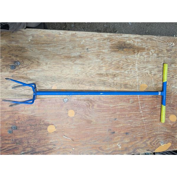 “Garden Claw” Manual Tiller