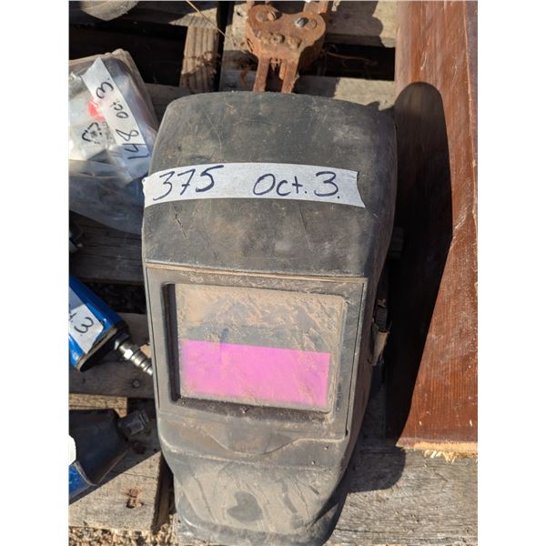 Auto darkening welding helmet with extra lenses