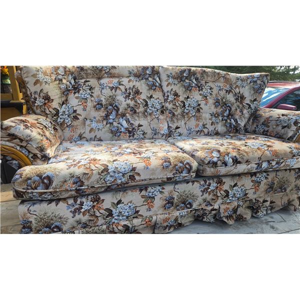 62” Retro Love Seat Hide-A-Bed, Good Mattress