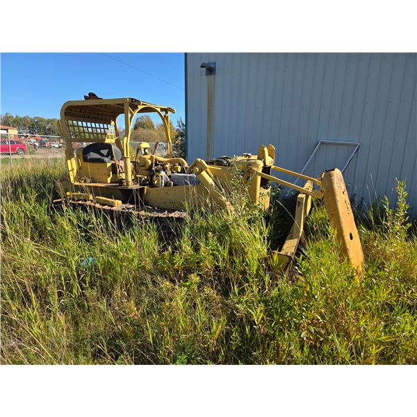 *OFFSITE* Cat dozer- has extra parts