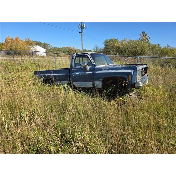*OFFSITE* Square body truck - no vin- as is- for parts/project