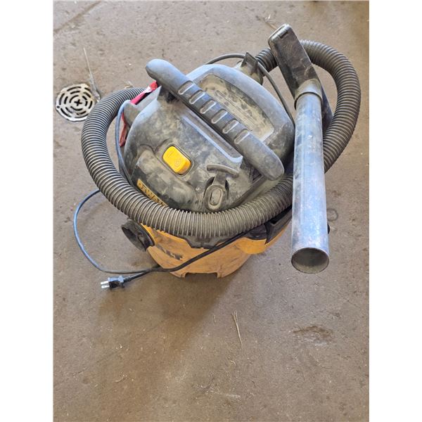 *OFFSITE* Dewalt Shop Vac w/ Hose & Attachment