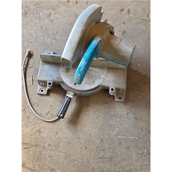 *OFFSITE* Makita Miter Saw – Working