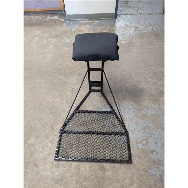 Tree Stand for Hunting - Excellent Condition
