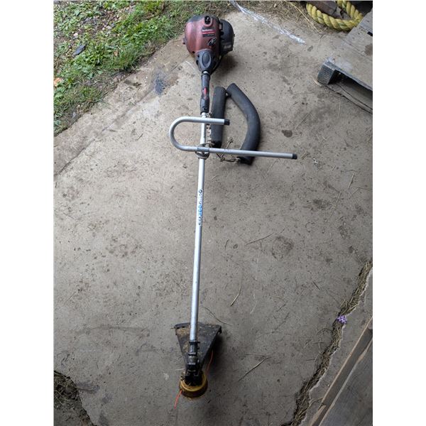 32cc Yard Machines Weed Whacker, 17” Cut