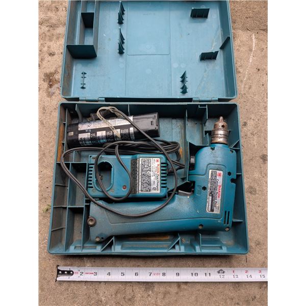 Vintage Makita Cordless Drill w/ (2) Batteries & Charger in Original Case – Working