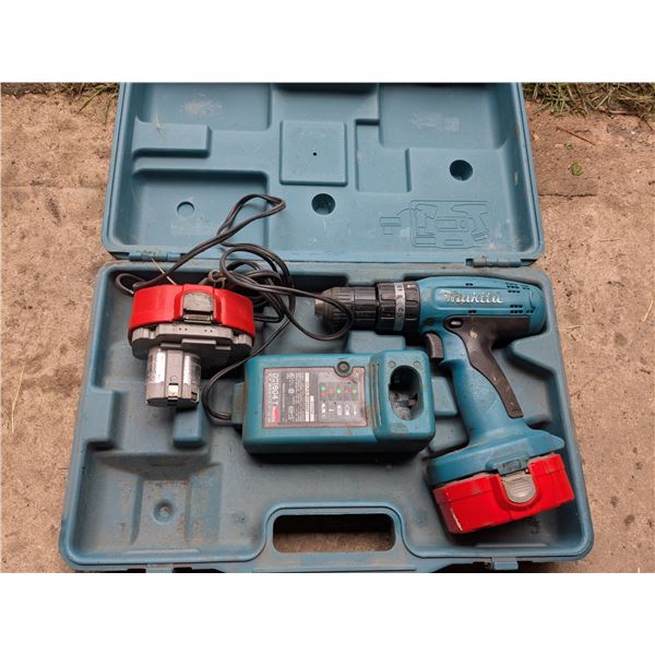 Makita Cordless Drill w/ (2) Batteries in Original Case – Working