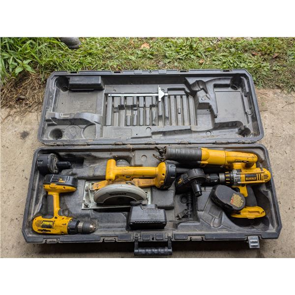 Large Dewalt Rechargeable Tool Set w/ Batteries and Charger in Carry Case – Working