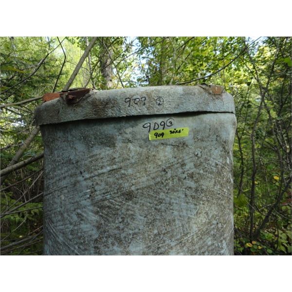 30”x 6’ Fiberglass Manhole w/ Cover (Good)