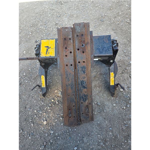 5th Wheel Hitch w/ Rails