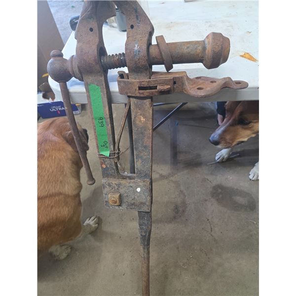 Antique One Leg Vice