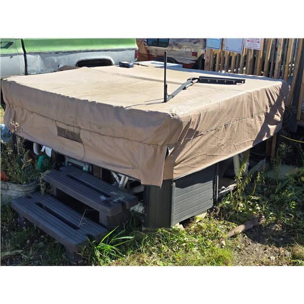 *OFFSITE* Hot Tub w/ Cover – 7’x 7’