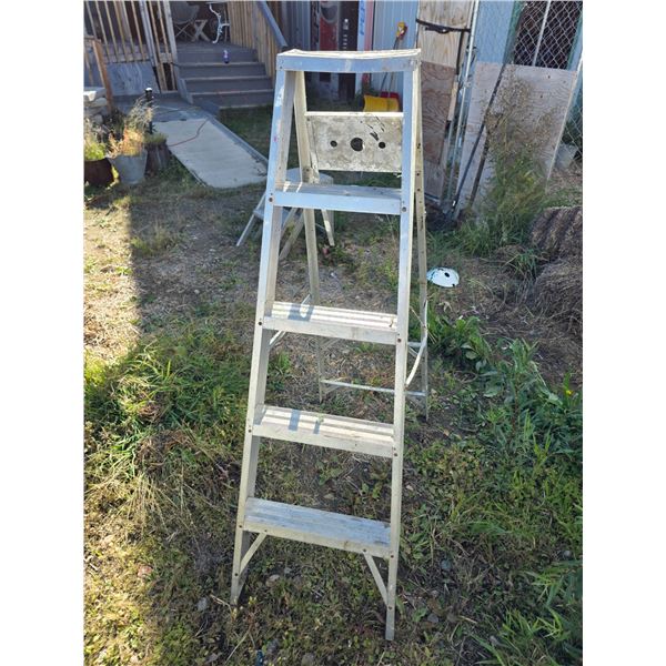 *OFFSITE* 4’ Ladder