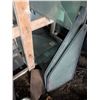 Image 9 : *OFFSITE* Many Vehicle Windows, Windshields, etc.