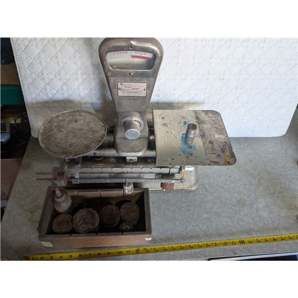 Vintage Store Scale w/ Extra Weights