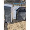Image 1 : (5) Plastic Storm Shutter Décor
