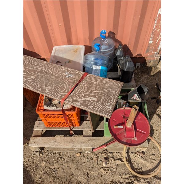 Mixed Pallet Lot – Bins of Hardware, Oil, Jugs, etc.