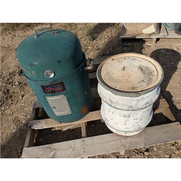 Vintage Barrel w/ Lid, Charcoal Smoker Chamber