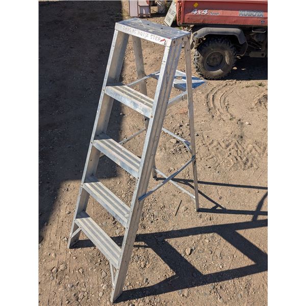 5’ Folding Aluminum Step Ladder