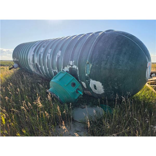 *OFFSITE* 50 000 litre 1 compartment tank, 37 feet long x 8.5 feet wide (round) - SEE DESC.