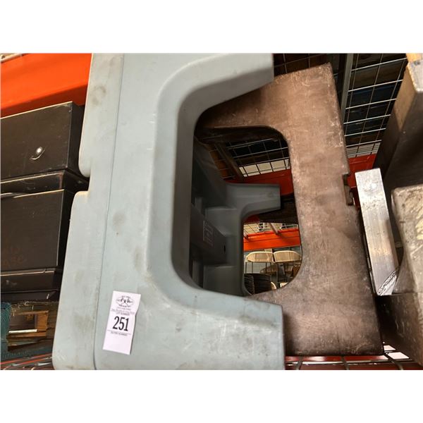 Cambro  40"  Dunnage Racks - 2