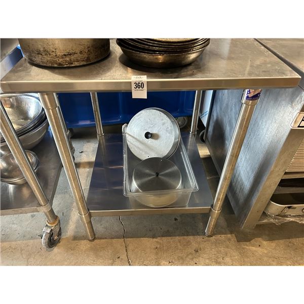 Boos  SS  2'  X  2'  Table w/Lip, Undershelf